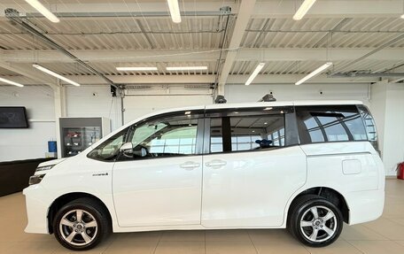 Toyota Voxy III, 2015 год, 1 799 000 рублей, 3 фотография