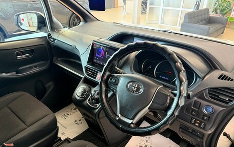Toyota Voxy III, 2015 год, 1 799 000 рублей, 11 фотография