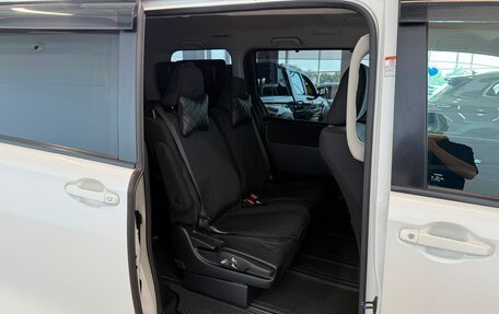 Toyota Voxy III, 2015 год, 1 799 000 рублей, 18 фотография