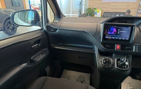 Toyota Voxy III, 2015 год, 1 799 000 рублей, 14 фотография