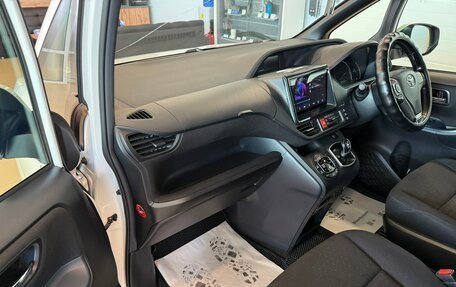 Toyota Voxy III, 2015 год, 1 799 000 рублей, 12 фотография
