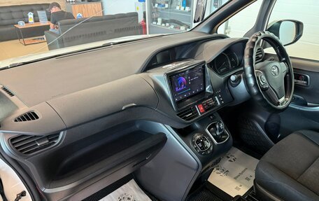 Toyota Voxy III, 2015 год, 1 799 000 рублей, 13 фотография