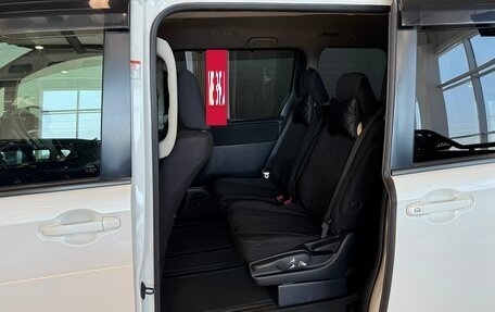 Toyota Voxy III, 2015 год, 1 799 000 рублей, 19 фотография