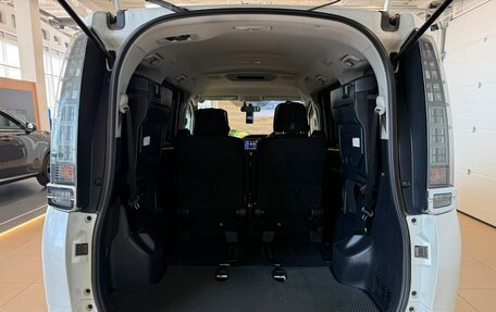 Toyota Voxy III, 2015 год, 1 799 000 рублей, 21 фотография