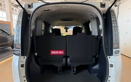 Toyota Voxy III, 2015 год, 1 799 000 рублей, 20 фотография