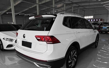 Volkswagen Tiguan II, 2023 год, 2 490 000 рублей, 6 фотография