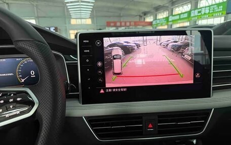Volkswagen Tiguan II, 2023 год, 2 490 000 рублей, 13 фотография