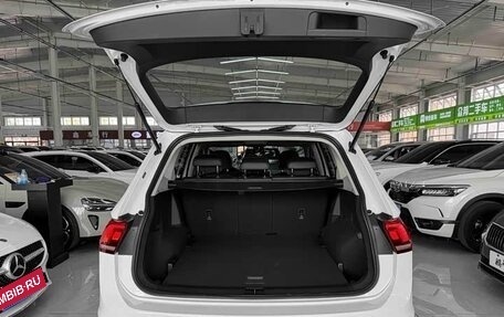 Volkswagen Tiguan II, 2023 год, 2 490 000 рублей, 16 фотография