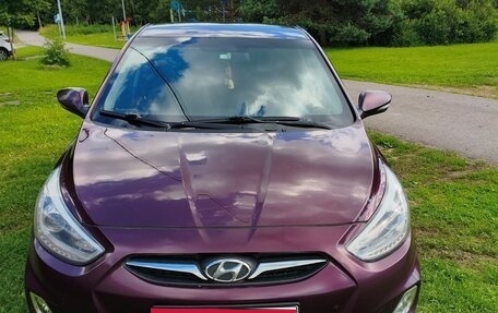 Hyundai Solaris II рестайлинг, 2013 год, 560 000 рублей, 1 фотография