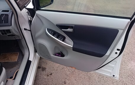 Toyota Prius, 2010 год, 850 000 рублей, 8 фотография