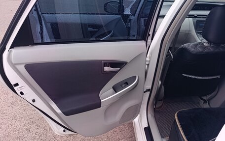 Toyota Prius, 2010 год, 850 000 рублей, 13 фотография