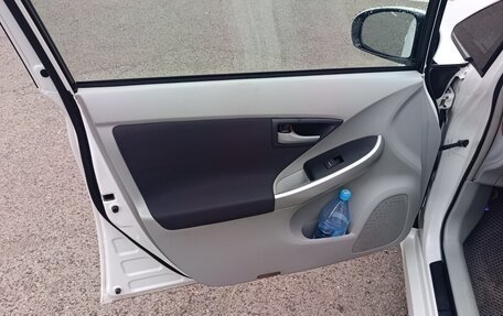 Toyota Prius, 2010 год, 850 000 рублей, 9 фотография