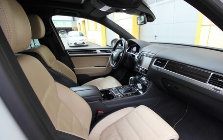 Volkswagen Touareg III, 2015 год, 3 195 000 рублей, 14 фотография