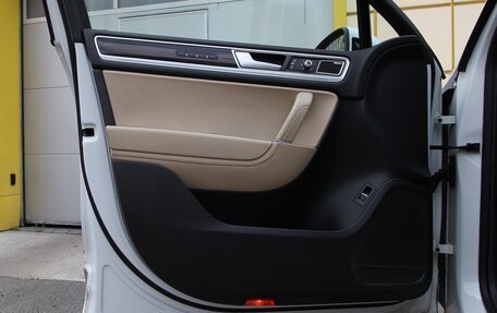 Volkswagen Touareg III, 2015 год, 3 195 000 рублей, 21 фотография