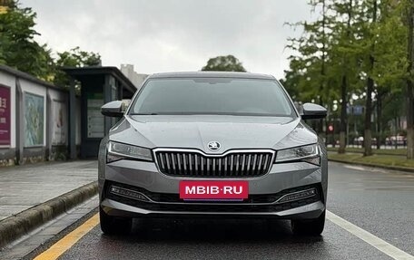 Skoda Superb III рестайлинг, 2022 год, 2 050 000 рублей, 2 фотография