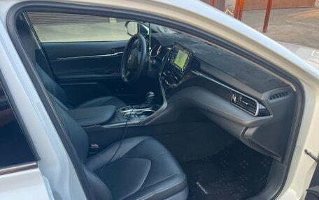 Toyota Camry, 2021 год, 2 650 000 рублей, 10 фотография