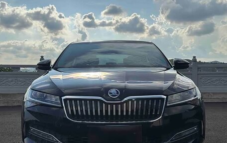 Skoda Superb III рестайлинг, 2023 год, 2 030 000 рублей, 2 фотография