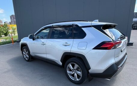 Toyota RAV4, 2022 год, 3 490 000 рублей, 3 фотография