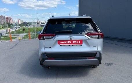 Toyota RAV4, 2022 год, 3 490 000 рублей, 8 фотография