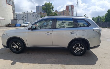 Mitsubishi Outlander III рестайлинг 3, 2014 год, 1 400 000 рублей, 3 фотография