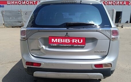 Mitsubishi Outlander III рестайлинг 3, 2014 год, 1 400 000 рублей, 7 фотография