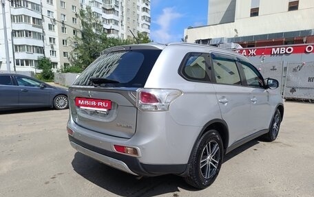 Mitsubishi Outlander III рестайлинг 3, 2014 год, 1 400 000 рублей, 5 фотография