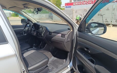 Mitsubishi Outlander III рестайлинг 3, 2014 год, 1 400 000 рублей, 13 фотография