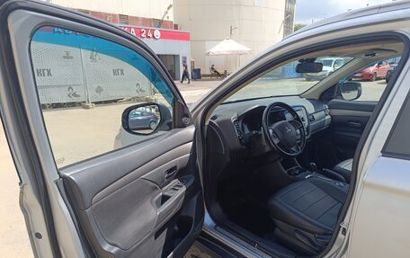 Mitsubishi Outlander III рестайлинг 3, 2014 год, 1 400 000 рублей, 11 фотография