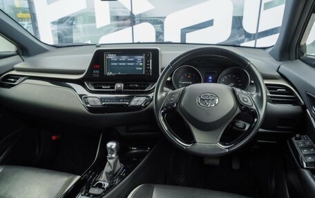 Toyota C-HR I рестайлинг, 2019 год, 1 895 000 рублей, 10 фотография