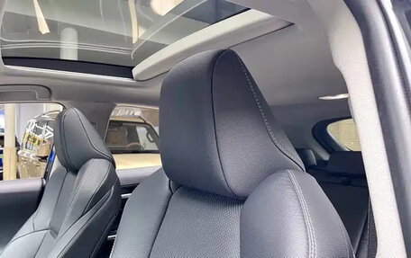 Toyota Venza, 2023 год, 3 851 500 рублей, 9 фотография