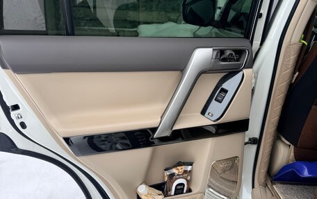 Toyota Land Cruiser Prado 150 рестайлинг 2, 2019 год, 5 700 000 рублей, 10 фотография