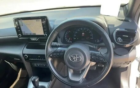Toyota Yaris Cross, 2023 год, 2 500 000 рублей, 11 фотография