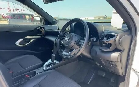 Toyota Yaris Cross, 2023 год, 2 500 000 рублей, 14 фотография