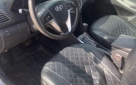 Hyundai Solaris II рестайлинг, 2013 год, 260 000 рублей, 13 фотография
