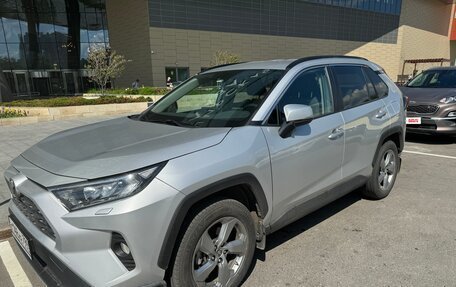 Toyota RAV4, 2021 год, 2 930 000 рублей, 6 фотография