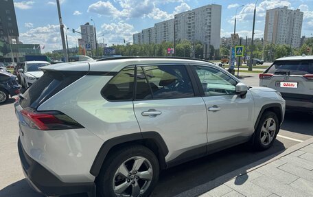 Toyota RAV4, 2021 год, 2 930 000 рублей, 3 фотография