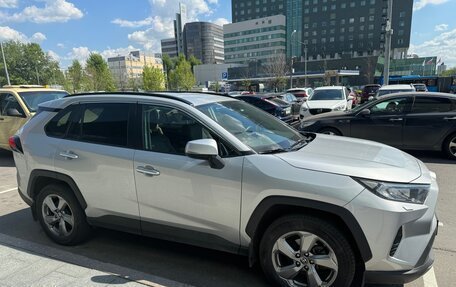 Toyota RAV4, 2021 год, 2 930 000 рублей, 2 фотография