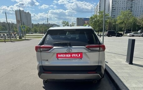 Toyota RAV4, 2021 год, 2 930 000 рублей, 4 фотография