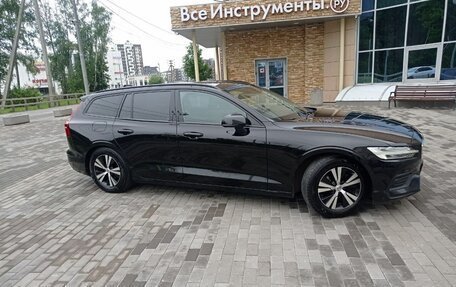 Volvo V60 II, 2019 год, 1 850 000 рублей, 4 фотография