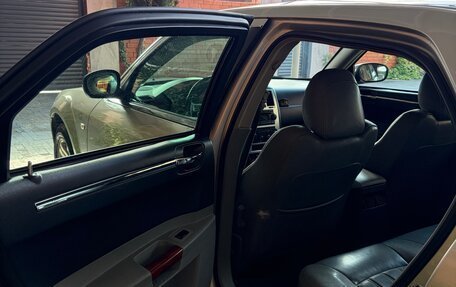 Chrysler 300C II, 2007 год, 750 000 рублей, 12 фотография