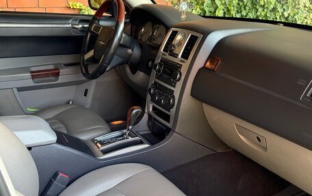 Chrysler 300C II, 2007 год, 750 000 рублей, 11 фотография