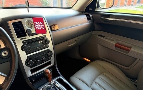 Chrysler 300C II, 2007 год, 750 000 рублей, 10 фотография