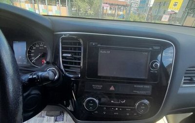 Mitsubishi Outlander III рестайлинг 3, 2014 год, 1 100 000 рублей, 1 фотография