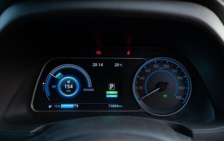 Nissan Leaf II, 2017 год, 1 810 000 рублей, 9 фотография