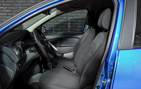 Renault Logan II, 2018 год, 990 000 рублей, 11 фотография