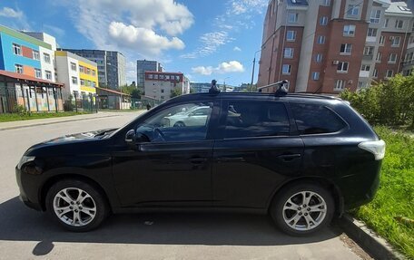 Mitsubishi Outlander III рестайлинг 3, 2014 год, 1 100 000 рублей, 9 фотография
