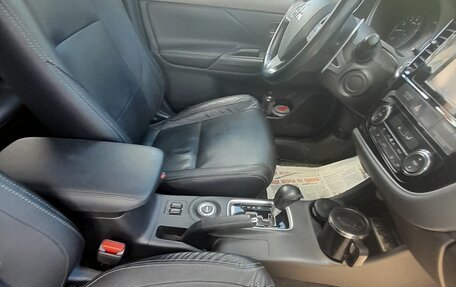 Mitsubishi Outlander III рестайлинг 3, 2014 год, 1 100 000 рублей, 5 фотография