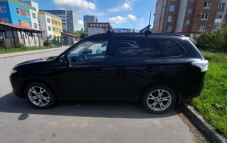Mitsubishi Outlander III рестайлинг 3, 2014 год, 1 100 000 рублей, 10 фотография