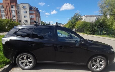 Mitsubishi Outlander III рестайлинг 3, 2014 год, 1 100 000 рублей, 12 фотография