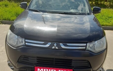Mitsubishi Outlander III рестайлинг 3, 2014 год, 1 100 000 рублей, 13 фотография